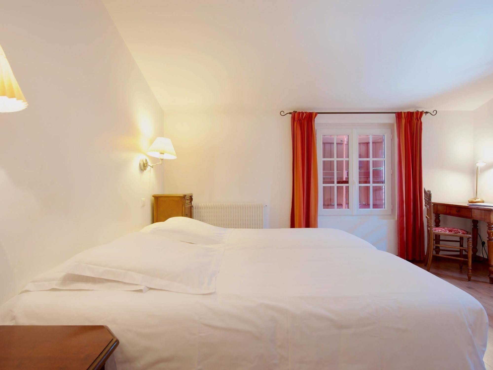 Auberge Chez Tante Ursule Cambo-les-Bains Exterior foto