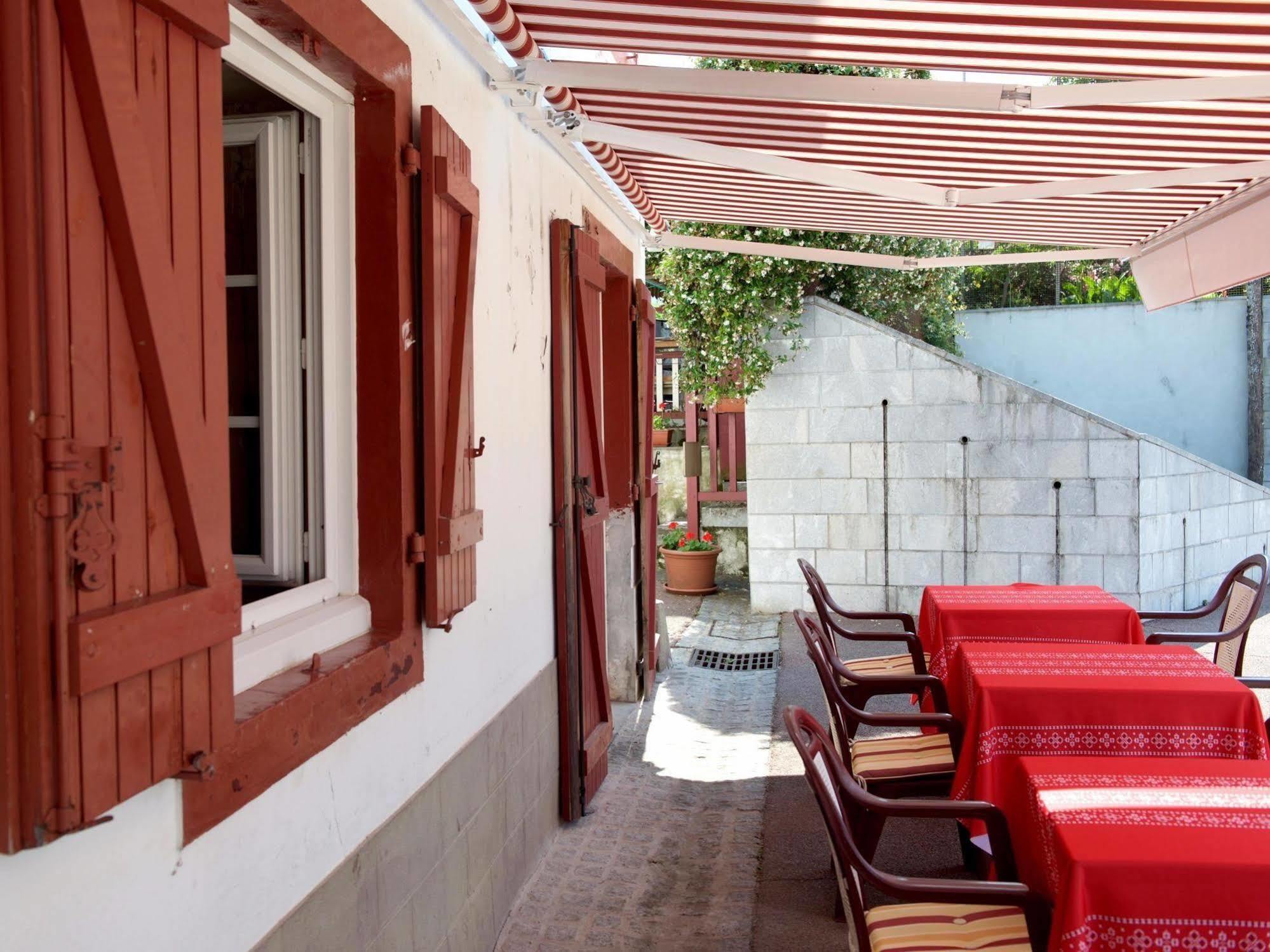 Auberge Chez Tante Ursule Cambo-les-Bains Exterior foto